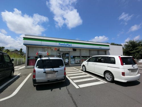 コンビニ　ファミリーマート八街長谷店（コンビニ）まで925m