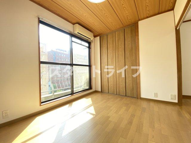 地下鉄御堂筋線 西中島南方駅 徒歩3分 5階建 築47年の居間写真