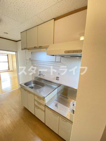 地下鉄御堂筋線 西中島南方駅 徒歩3分 5階建 築47年のキッチン写真