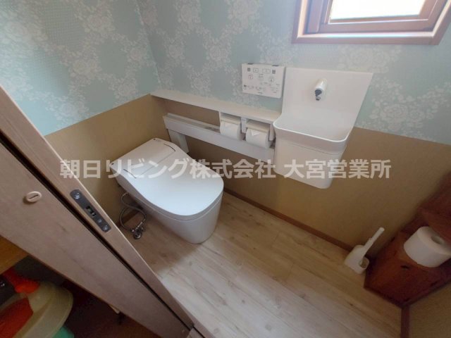 ＪＲ宇都宮線 蓮田駅 バス乗車時間：15分 最寄りバス停で下車 徒歩4分 2階建 築11年のトイレ写真