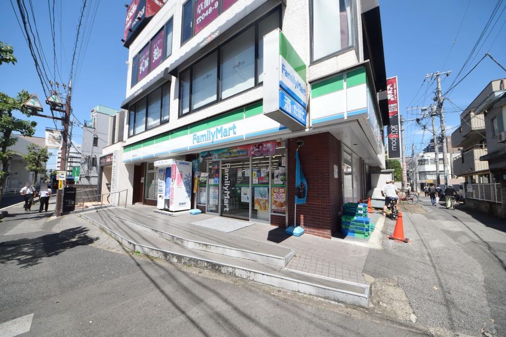 コンビニ　ファミリーマート草加駅東口店（コンビニ）まで280m