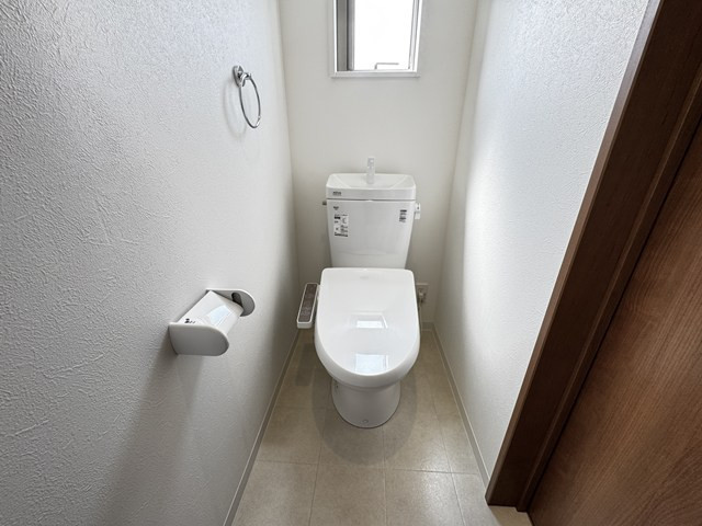 ＪＲ篠ノ井線 平田駅 徒歩9分 2階建 新築のトイレ写真