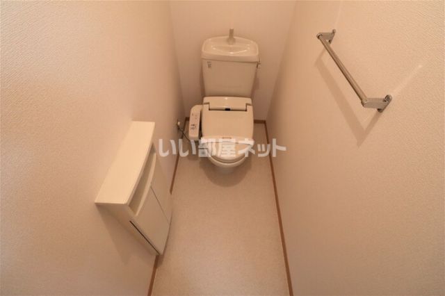 ＪＲ宇都宮線 小山駅 徒歩45分 3階建 築20年のトイレ写真