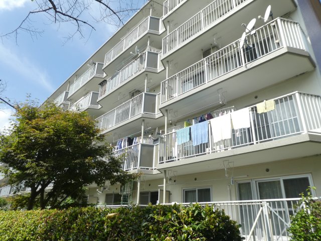 建物外観　全面に棟も無く、日当たり・眺望良好です。