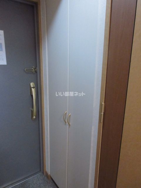 プレサンス名古屋駅前の玄関写真