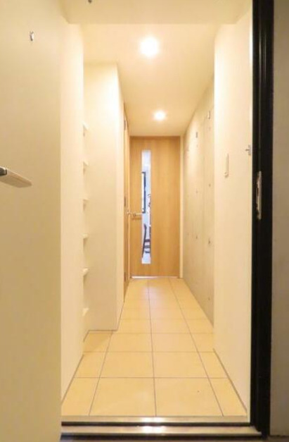 玄関　玄関からお部屋に向けて
