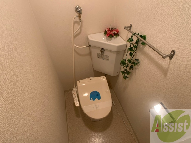 トイレ　こちらはトイレです。清潔感があり、安心して使用できます。