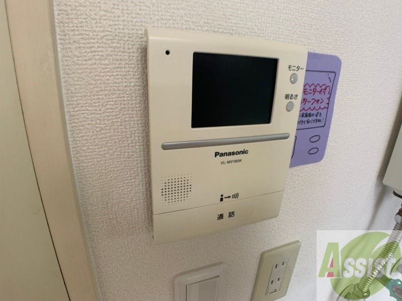 セキュリティ　ＴＶモニター付インターホンです。来客者の顔が見えるので安心！