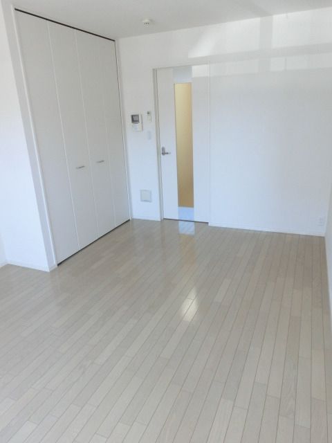 その他部屋・スペース　バルコニー側からの居室です