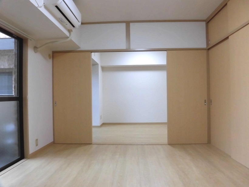 代々木伊藤ローヤルコーポの居間写真