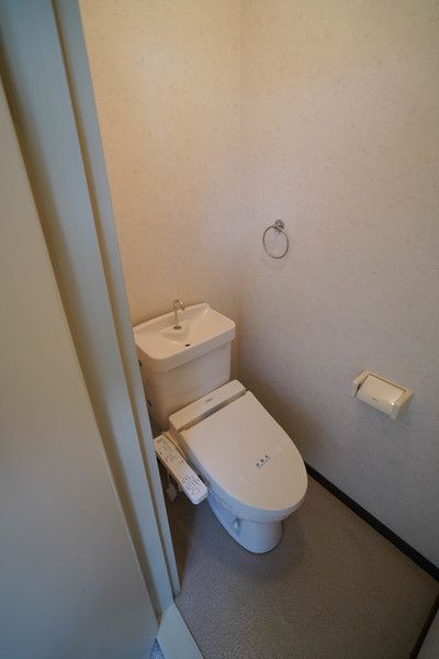 【岡山市東区西大寺中野のアパートのトイレ】