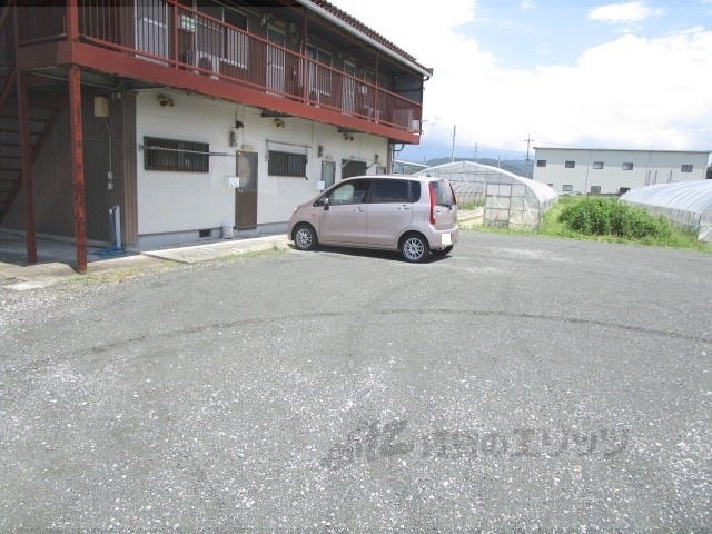 【長浜市下坂中町のアパートの駐車場】