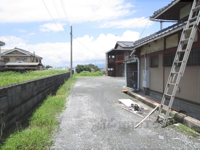 【長浜市下坂中町のアパートのエントランス】