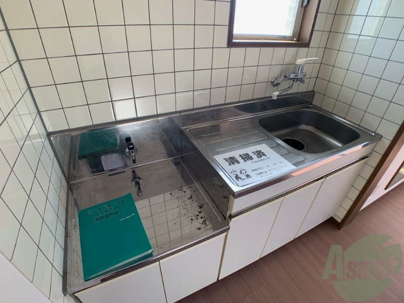 キッチン　キッチンになります。コンロを設置してお使い下さい。