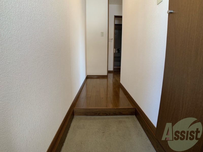 玄関　玄関になります。毎日の出入りはこちらから！