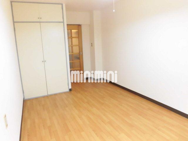 居室・リビング　広々６．７帖の居室