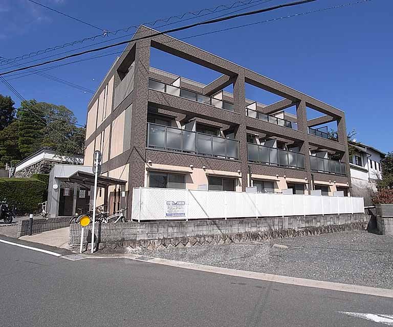 京都市西京区山田上ノ町のマンションの建物外観