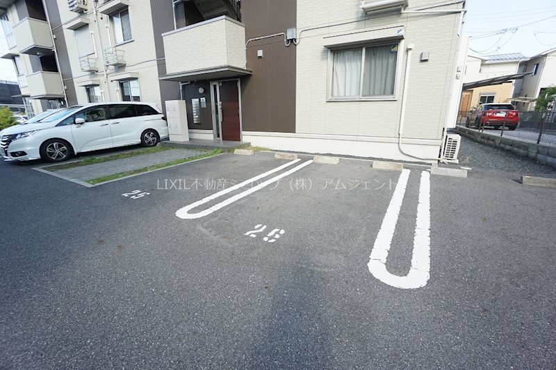 【草津市矢倉のアパートの駐車場】