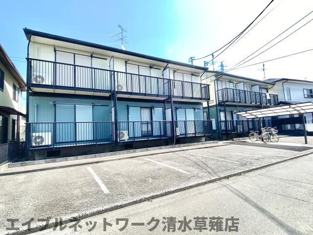 【静岡市葵区瀬名川のアパートの建物外観】