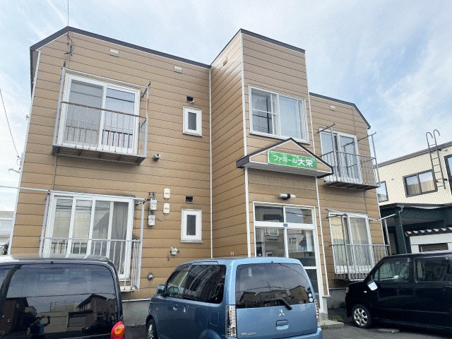 札幌市手稲区新発寒六条のアパートの建物外観
