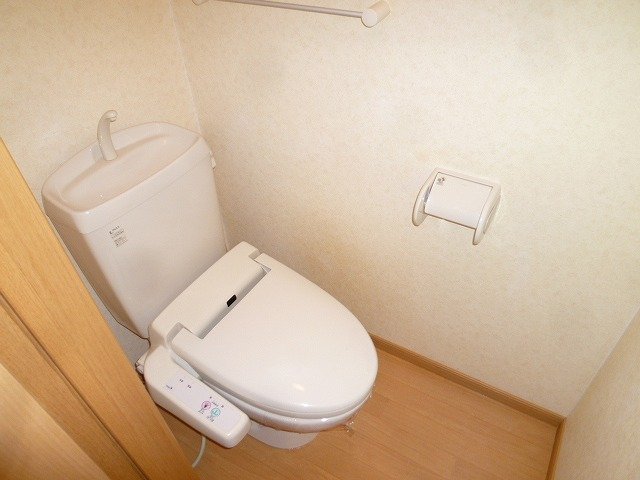 【高岡市内免のアパートのトイレ】