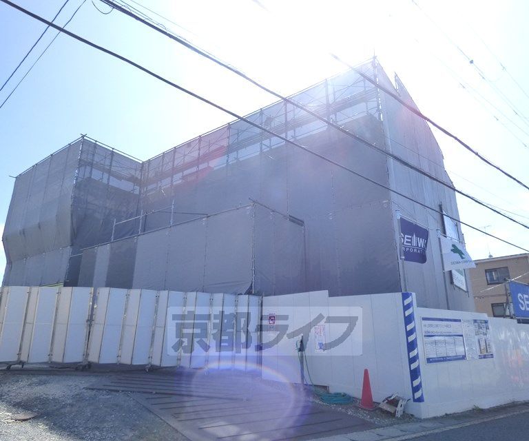 【京都市北区上賀茂東上之段町のマンションの建物外観】