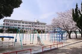 【松戸市八ケ崎緑町のアパートの小学校】