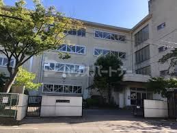 【松戸市八ケ崎緑町のアパートの中学校】