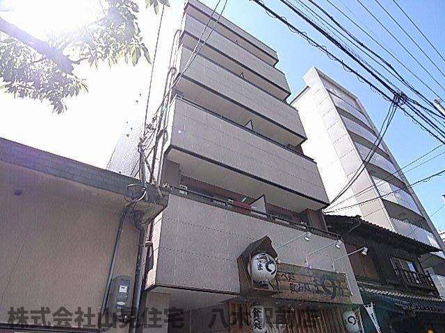 【橿原市久米町のマンションの建物外観】