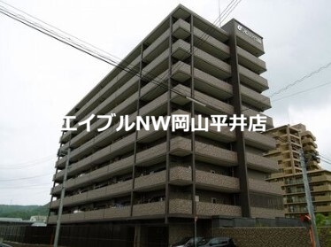 岡山市中区高屋のマンションの建物外観