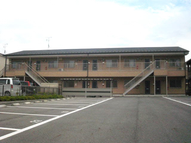 【近江八幡市土田町のアパートの駐車場】