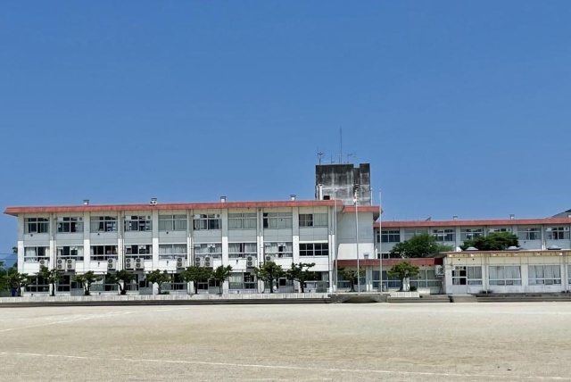 【近江八幡市土田町のアパートの小学校】