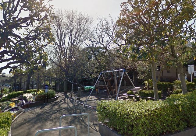 【大田区石川町のマンションの公園】