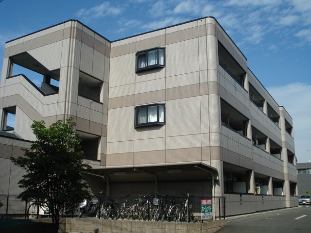 茅ヶ崎市高田のマンションの建物外観