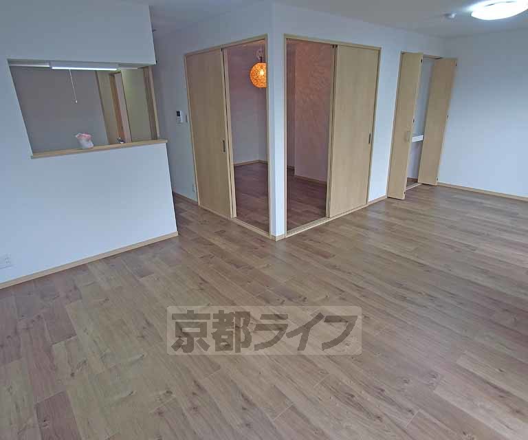 【向日市森本町のマンションの居室・リビング】