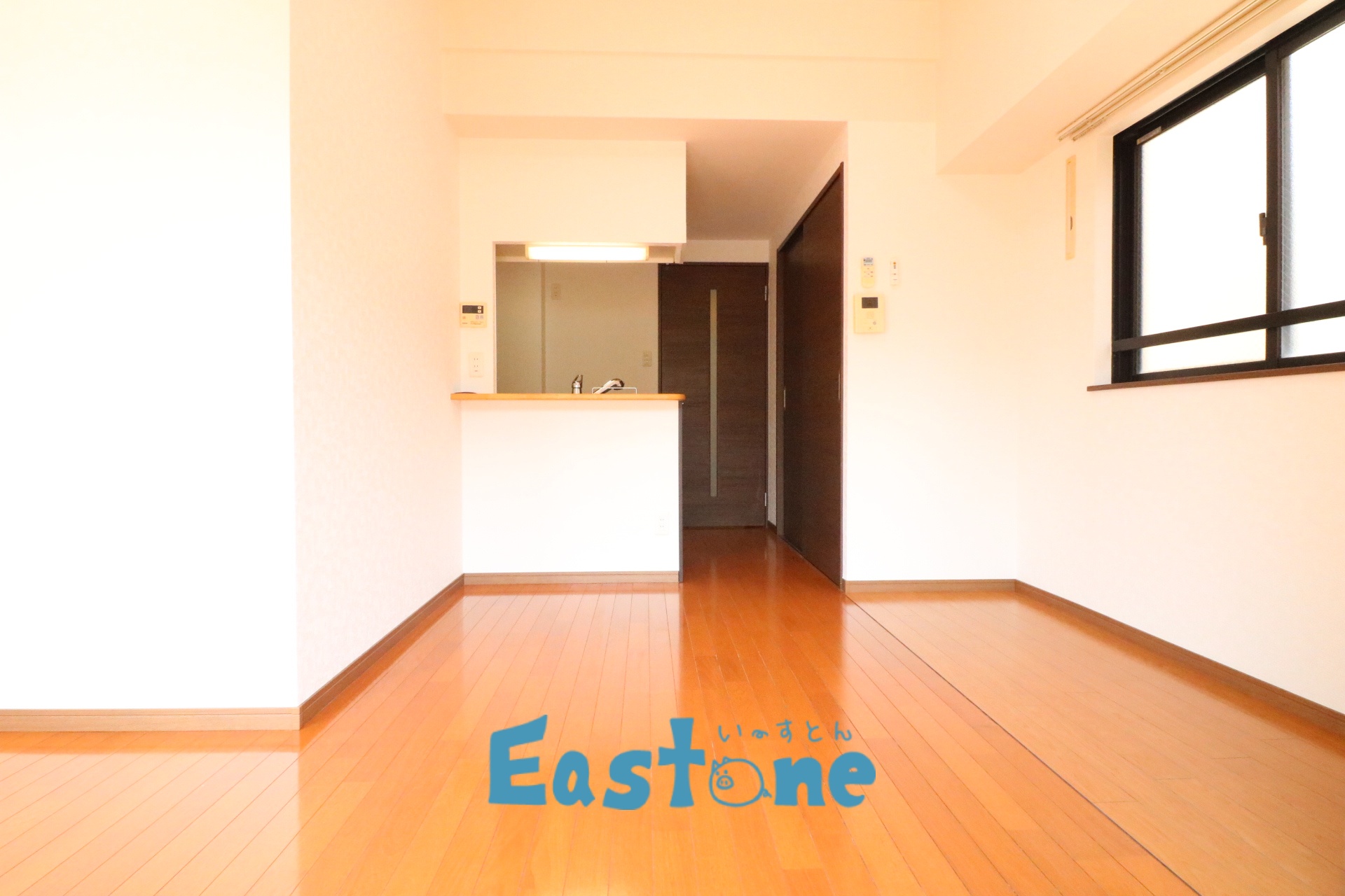 居室・リビング　二面採光で明るいお部屋