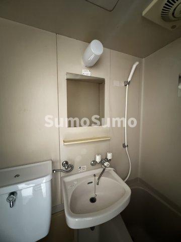 洗面設備　スペースが確保できる洗面所です