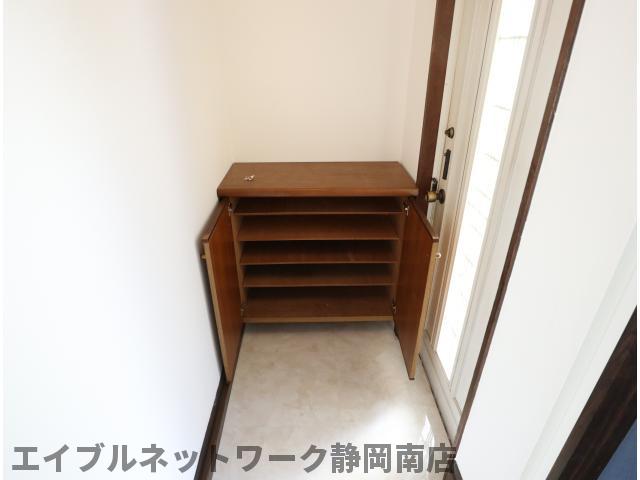 玄関　シューズボックス付きの玄関です