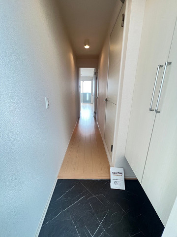 玄関　収納もある玄関です