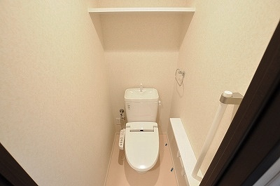 トイレ　温水洗浄便座