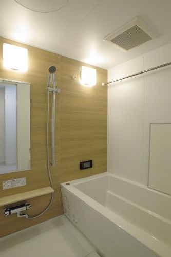 バス・シャワールーム　写真は同型物件です。