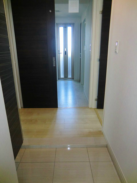 玄関　写真は同型物件です。