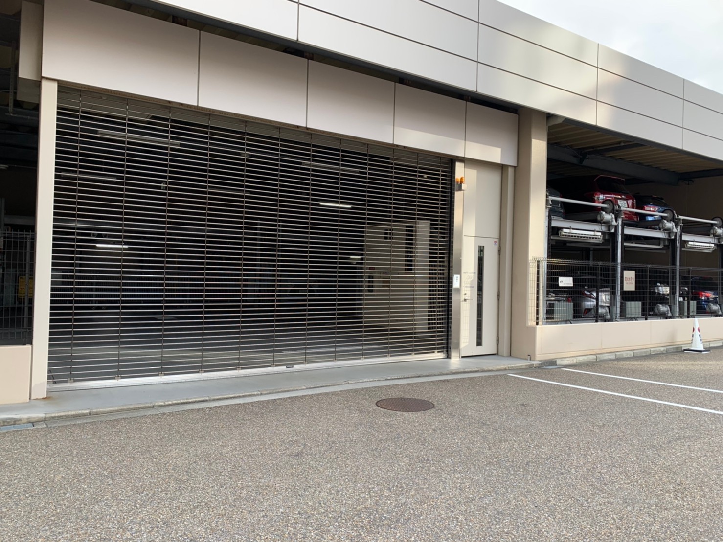 駐車場　機械式駐車場は空きがございます。