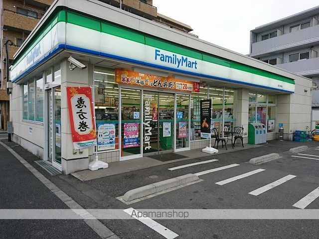 コンビニ　ファミリーマート（コンビニ）まで20m