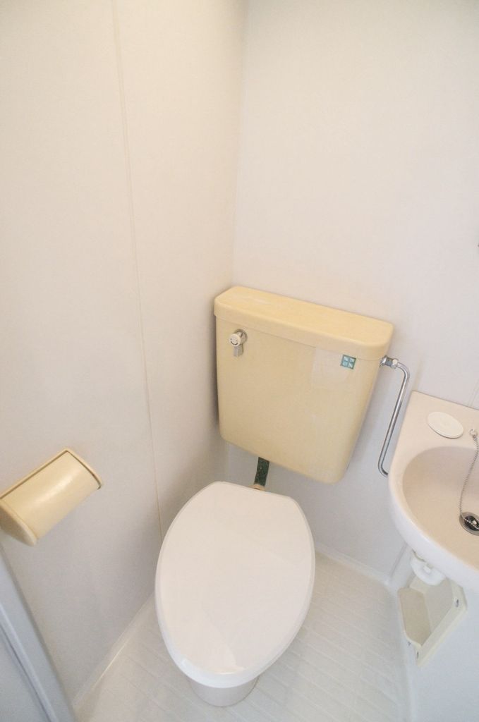 トイレ　バス・トイレ・洗面台は同室　※別部屋参考写真