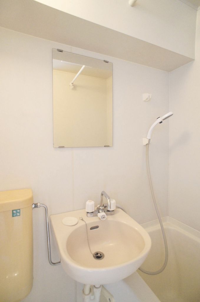 洗面設備　バスルーム内に洗面台あり　※別部屋参考写真