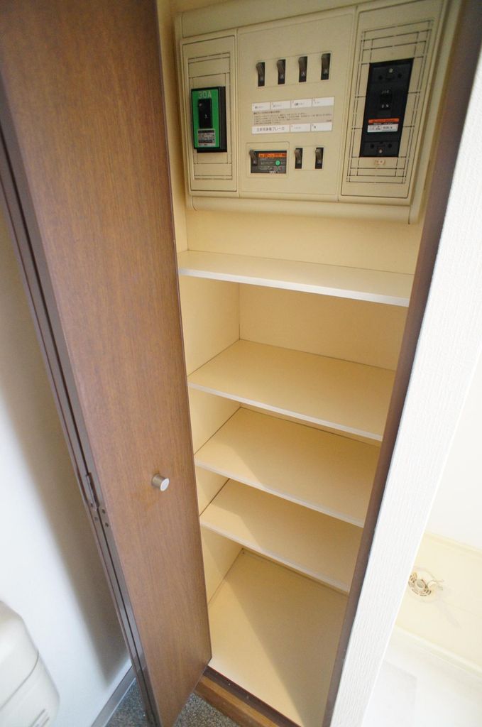 玄関　玄関にシューズボックス　※別部屋参考写真