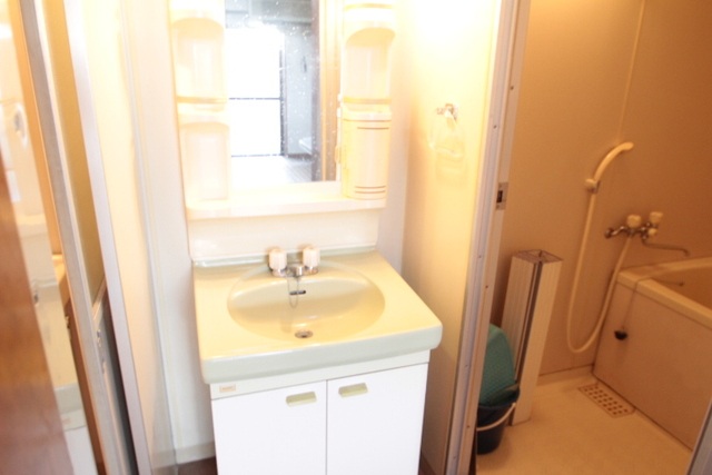 洗面設備　同物件別号室の写真です。