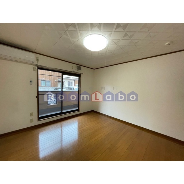 居室・リビング　写真は同タイプの別のお部屋です