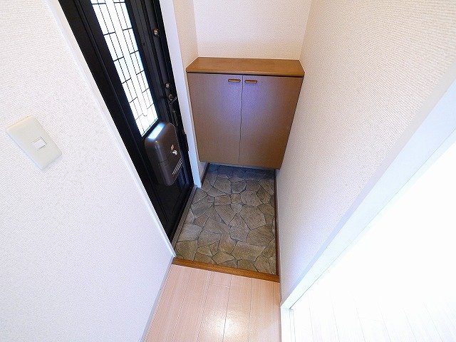 玄関　シューズボックスで靴を整頓できます